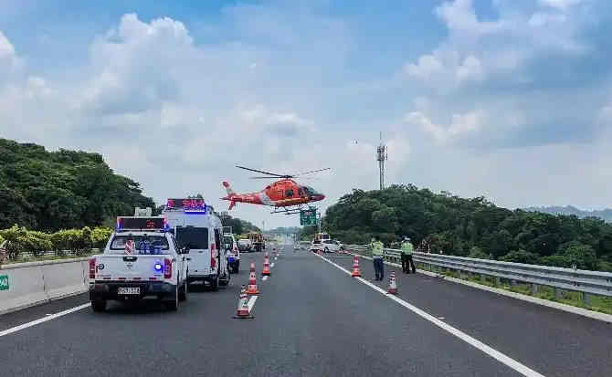 富蕴高速公路汽车救援案例