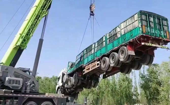 富蕴道路脱困救援案例